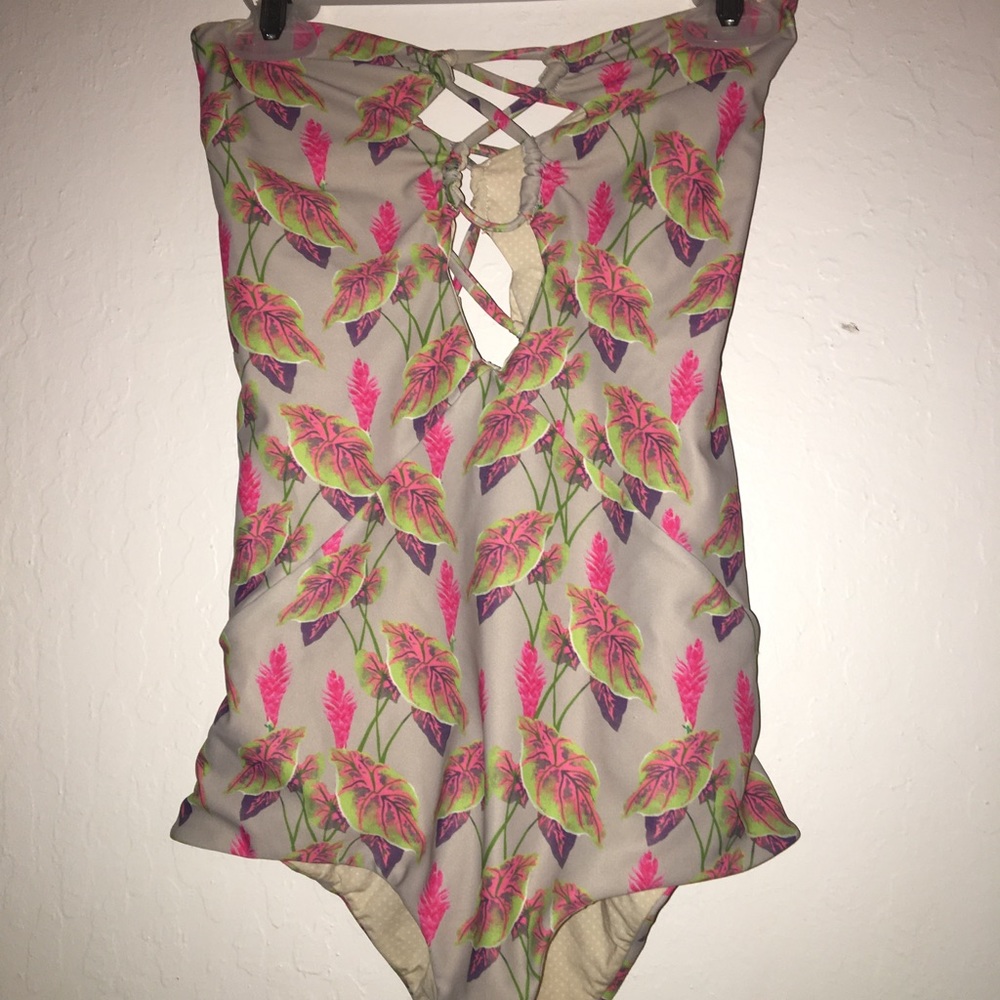 Acacia bronx one piece